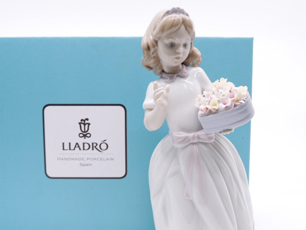 リヤドロ LLADRO 『大切なあなたへ』 フィギュリン オブジェ 人形 箱付き スペイン製 定価：49,500円   中古品 買い取りしました。