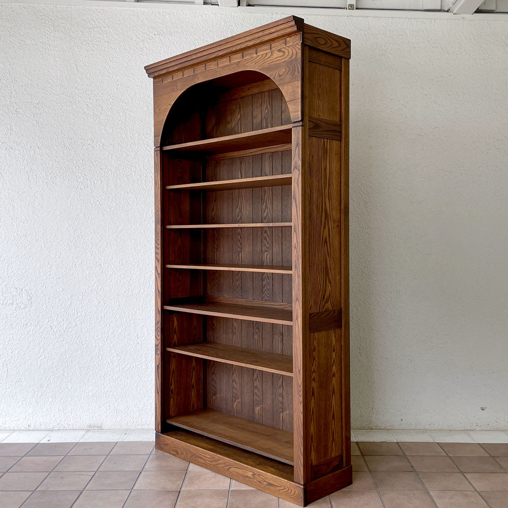 【用賀店】ヨーロピアン アンティークスタイル European Antique Style オーク材 ブックシェルフ 8段 本棚 飾り棚  買取させていただきました。