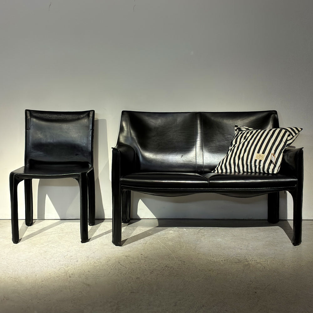 カッシーナ Cassina 414 CAB ラウンジアームチェア 2シーター + 412 CAB アームレス キャブチェア 本革 ブラックレザー マリオ・ベリー モダン  ～線形のメンブレン～