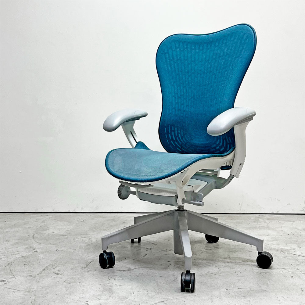 【祖師ヶ谷大蔵店】ハーマンミラー Herman Miller ミラ2 Mirra2 オフィスチェア デスクチェア ブルー×ホワイト メッシュシート スタジオ7.5 MRF123AWAF 買取させていただきました。