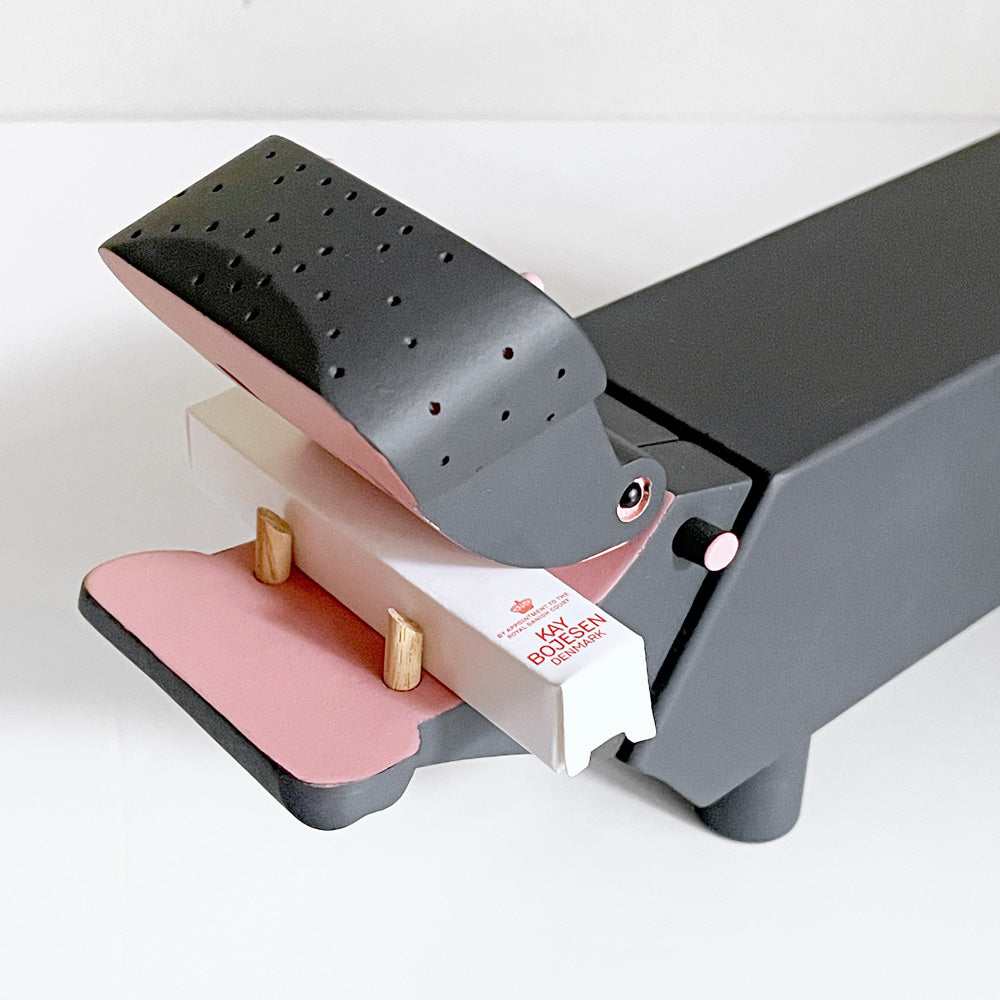 カイボイスン Kay Bojesen カバ ブラック HIPPO BLACK 木製オブジェ ビーチ材 黒板 デンマーク 北欧雑貨 箱 チョーク付き 現行品～この子になら嚙まれても痛くない！～