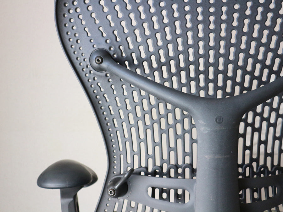 ハーマンミラー Herman Miller ミラチェア Mirra グラファイトベース グラファイトフレーム デスクチェア ～WORK SPACEに最適なチェアを～