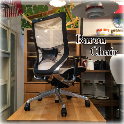 ◎経堂店 流麗なスタイルに魅了され、思わずバロンに腰かける ～ Baron バロンチェア メッシュ ハイバック ランバーサポート アーム付 展示品 オカムラ【買取と販売とレンタルのお店】