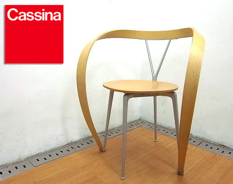 まるでメビウスリング! 奇才アンドレア・ブランジデザインのクラシカルさとモダンさが融合した優美なアームチェア! カッシーナ 『 952 Revers 』 入荷! 【買取&販売&レンタル】