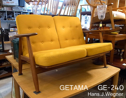 コンパクトで柔らかなフォルムのウェグナー～GETAMA/ゲタマ　”GE240”　ビンテージ2ｐソファ～【買取＆販売＆レンタル】