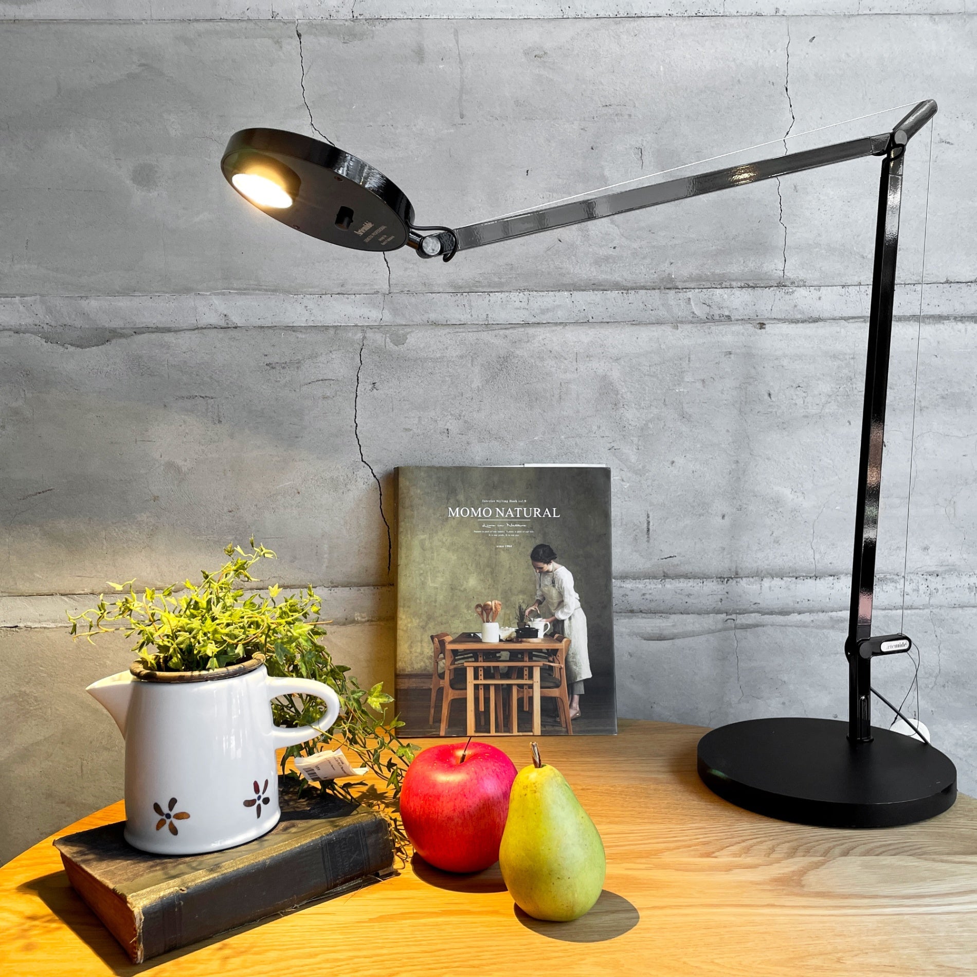 アルテミデ Artemide デメトラ プロフェッショナル Demetra Professional Table テーブルライト デスクライト 無段階調光機能 深澤直人 展示品 箱付 ～ プロフェッショナルの名は伊達じゃない ～