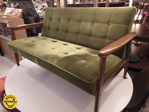 カリモク60 karimoku Kチェア 2シーター モケットグリーン 『色褪せぬ日本の名作。再入荷いたしました！』【買取と販売とレンタルのお店】