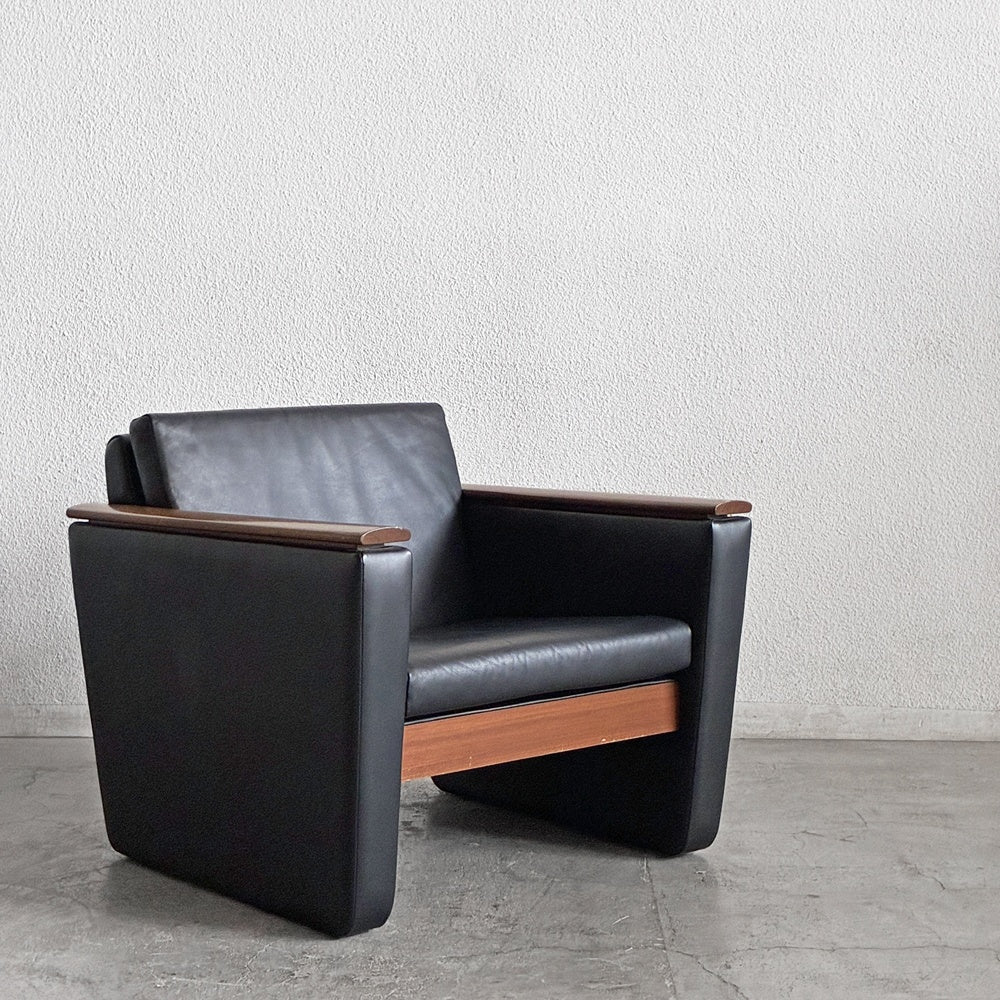 【登戸BASE店】オーダーファニチャー Custom made furniture 木製フレーム ソファ ラウンジチェア ブラック PVCレザー ミッドセンチュリーデザイン 買取させていただきました。