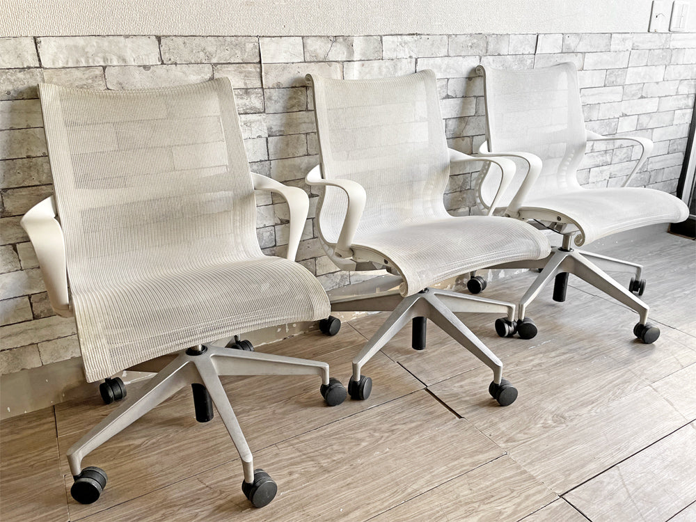 ハーマンミラー Herman Miller セトゥー Setu デスクチェア マルチパーパスチェア ホワイト メッシュシート 5本脚タイプ 昇降機能 定価￥99,000- 現状品 計3脚 中古品 買い取りしました。