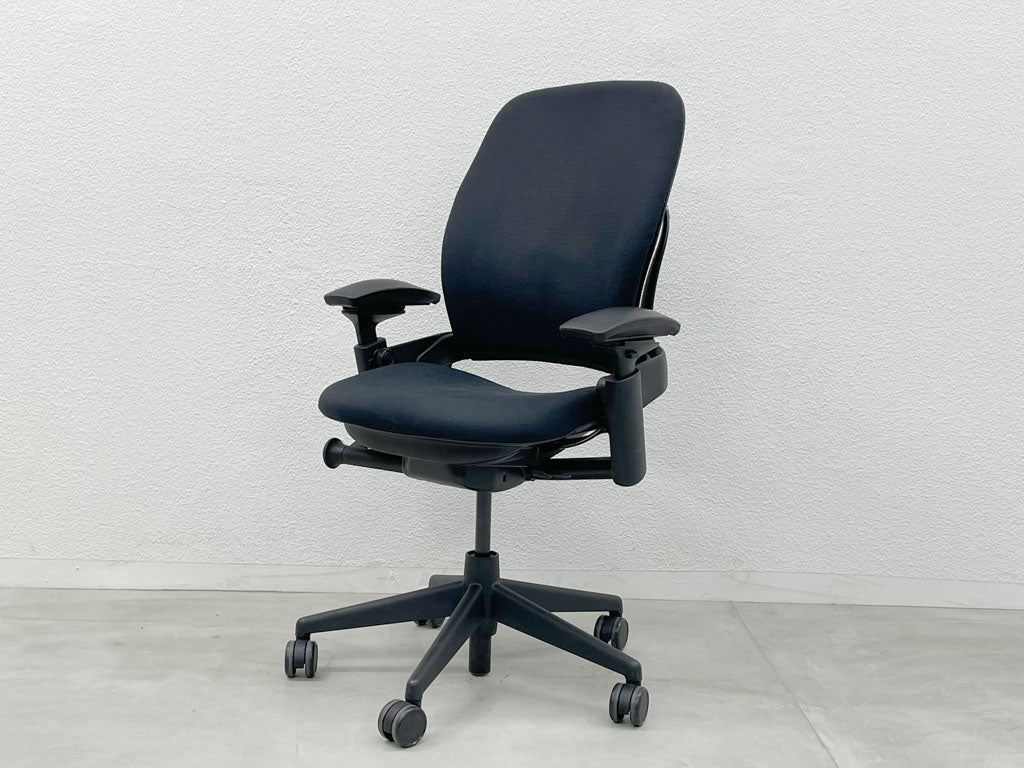 スチールケース Steelcase リープ Leap V2 デスクチェア オフィスチェア 買い取りしました。