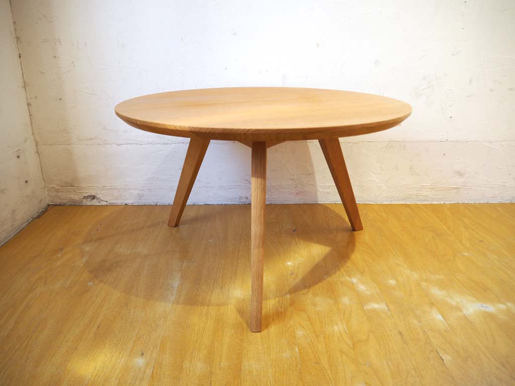 ナラ無垢材 ラウンドテーブル サイドテーブル 国産 オーク材 ローテーブル 丸テーブル ～ 実用的で可愛らしく、クラフト感も楽しめるコーヒーテーブルです。