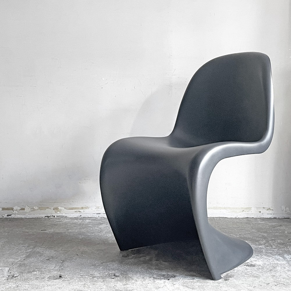 【自由が丘店】ヴィトラ vitra パントンチェア ダイニングチェア スタッキングチェア ディープブラック ヴェルナー・パントン Panton ミッドセンチュリー スペースエイジ 買取させていただきました。