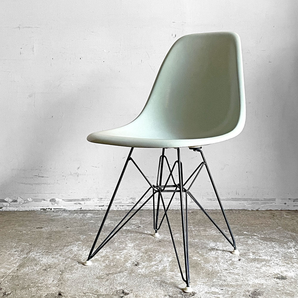 【自由が丘店】ハーマンミラー Herman Miller サイドシェルチェア セカンド 2nd FRP ライトブルー ロビンズエッグブルー エッフェルベース イームズ ビンテージ 買取させていただきました。