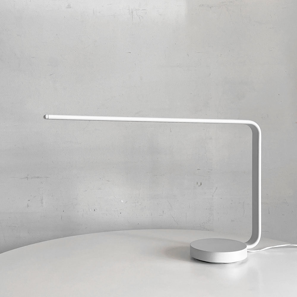 【自由が丘店】アルテミデ Artemide ワンライン OneLine LED テーブルライト デスクライト 無段調光 ライトグレーオラ・イト Ora Ito 展示品 箱付き買取させていただきました。