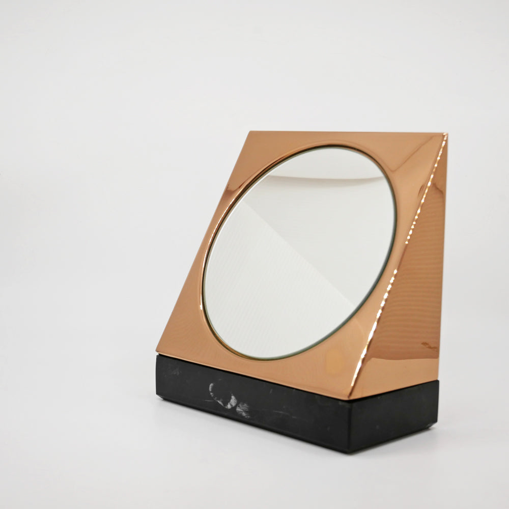 【祖師ヶ谷大蔵店】トムディクソン Tom Dixon 卓上ミラー 台座付き Lid Wedge Mirror + Base 大理石 コッパーカラー 買取させていただきました。