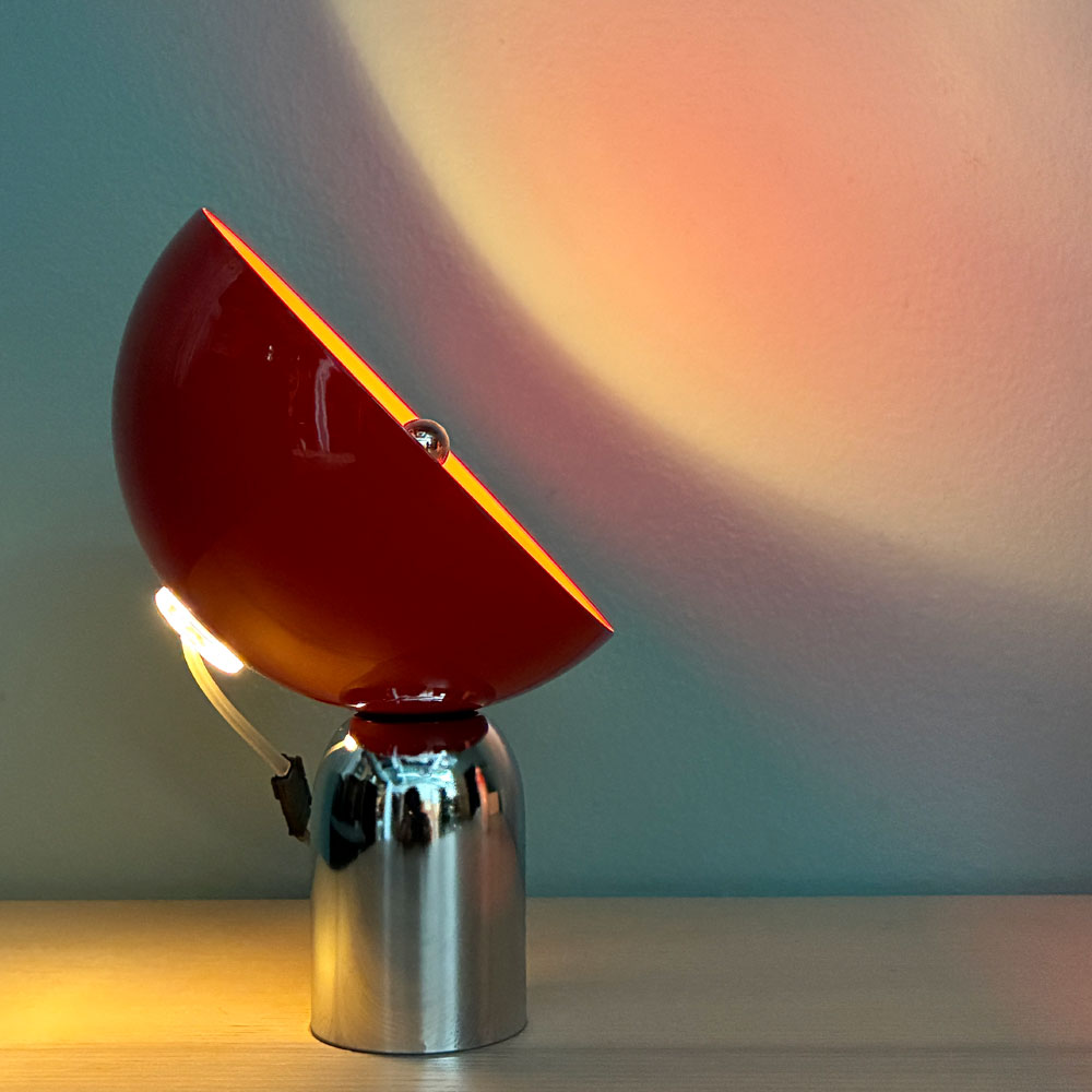 ダネーゼ DANESE フラマランプ Flama Lamp LED テーブルランプ Marti Guixé マルティ・ギセ 2011 マグネット式 着脱シェード レッド～あっちへ向けたり、こっちへ向けたり。～