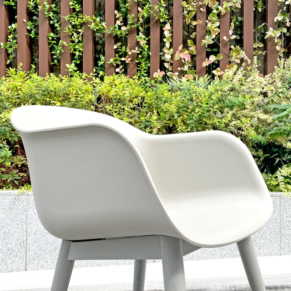 ムート Muuto ファイバー アームチェア ウッドベース FIBER ARM CHAIR WOOD BASE ファイバーシェル グレー オーク材 北欧モダン ～涼し気でほっそりと～