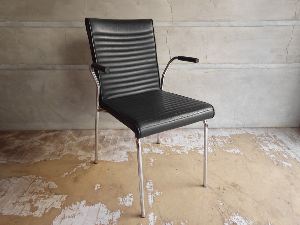 オフェクト OFFECCT クイックアームチェア Quick armchair スタッキング アームチェア ビニールレザー 北欧モダンデザイン スウェーデン 中古品 買い取りしました。