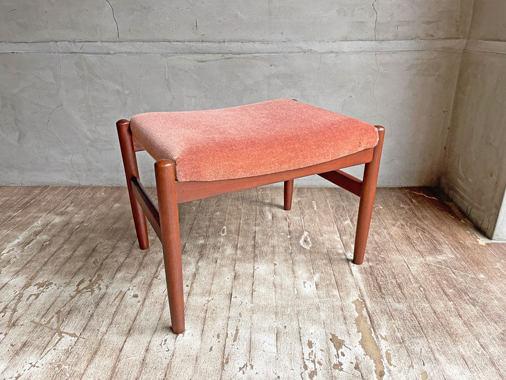 北欧ビンテージ Scandinavian Vintage チーク材 スツール オットマン モケット生地 ピンク系 中古品 買い取りしました。