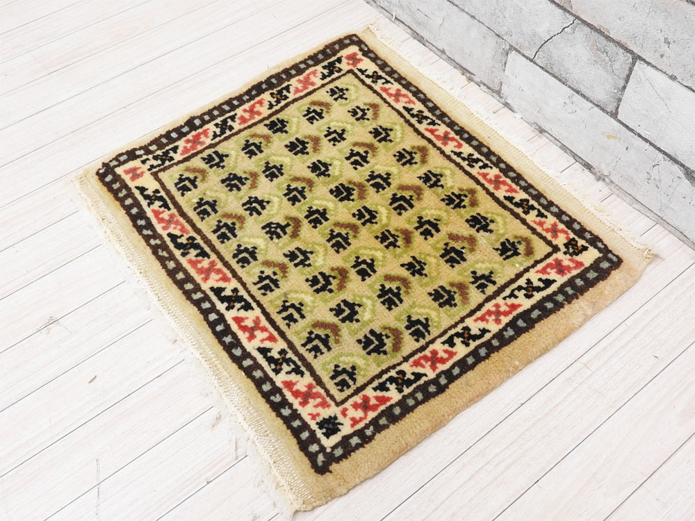 ギャッベ gabbeh 手織り チェアマット ミニラグ ウール ベージュ系カラー 座布団サイズ 43×40cm  中古品 買い取りしました。