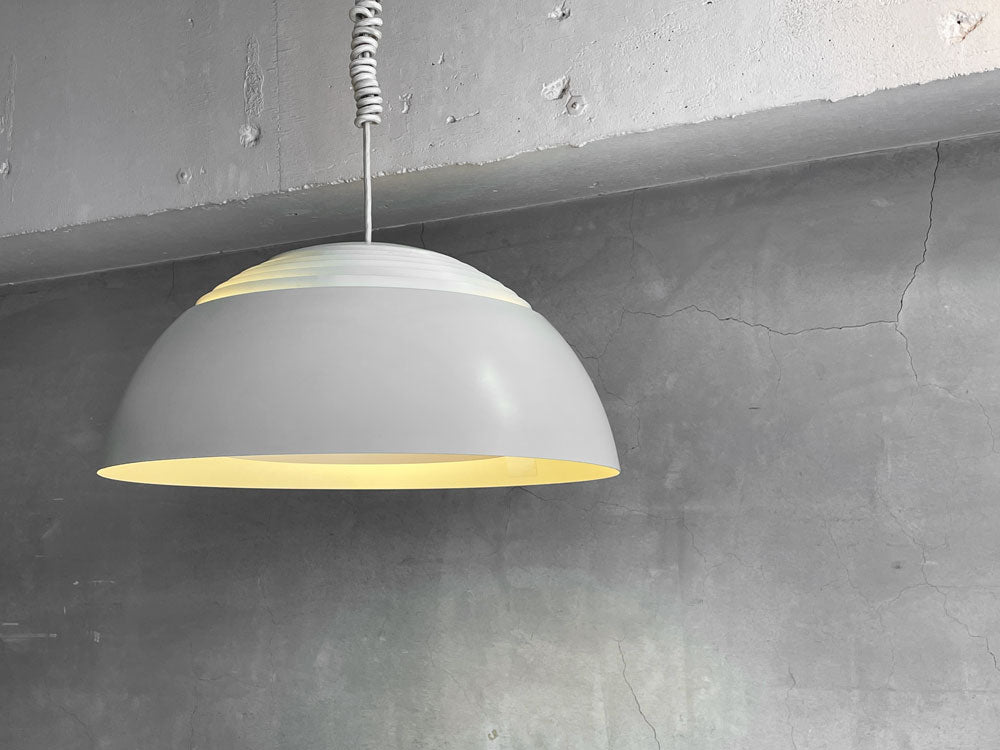 ルイスポールセン Louis Poulsen AJロイヤル AJ ROYAL 500 ホワイト アルネ・ヤコブセン Arne Jacobsen ペンダントライ 中古品 買い取りしました。