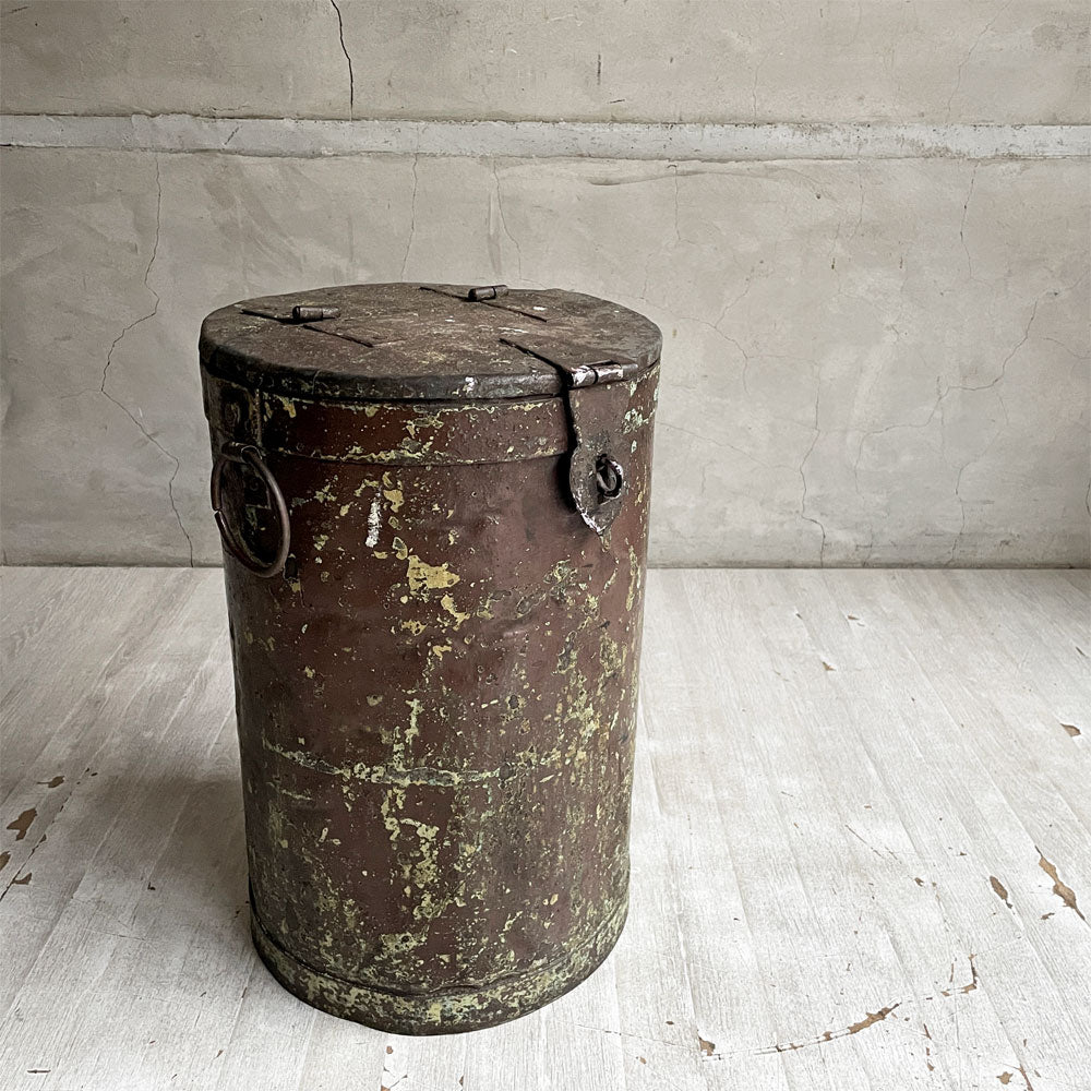 【学芸大学店】アンティーク Antique スチール缶 収納箱 小物入れ ダストボックス ゴミ箱 蓋付き シャビーシック インダストリアルテイスト 買取させていただきました。