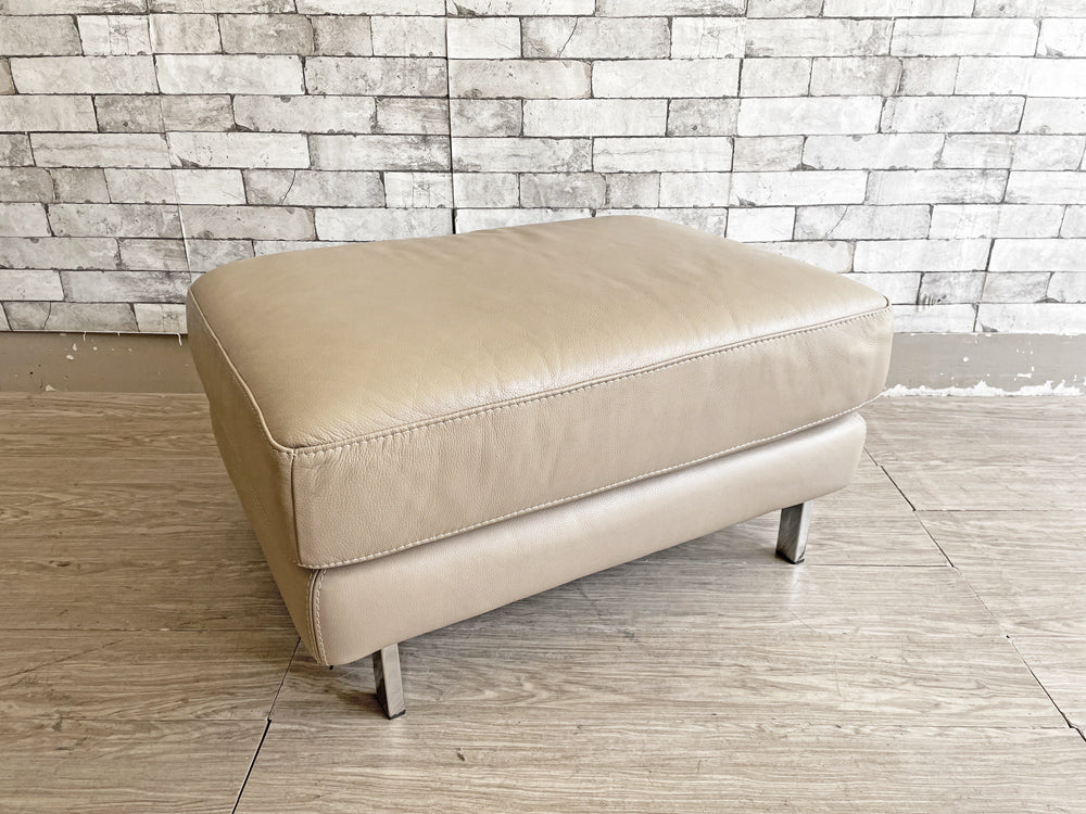 モダンデザイン Modern Design オットマン スツール 82×61cm フェイクレザー ベージュ スチール脚 中古品 買い取りしました。
