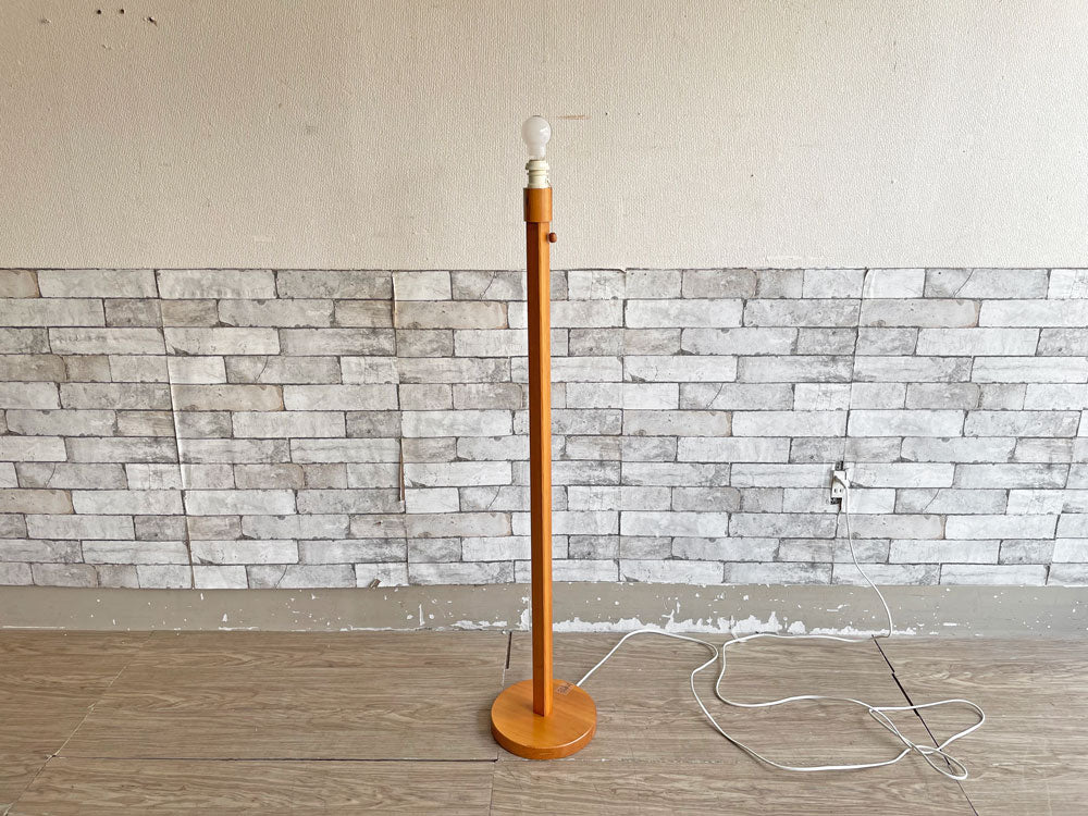 ヤマギワ yamagiwa ヤコブソンランプ JAKOBSSON LAMP フロアランプ スタンドライト パイン材 ハンス・アウネ・ヤコブソン 北欧照明 シェード欠品 現状品 中古品 買い取りしました。