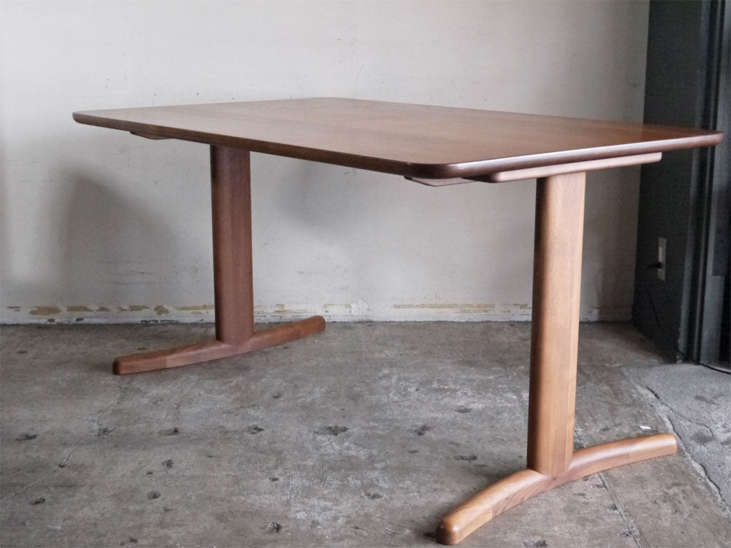 カリモク karimoku DT8816シリーズ ダイニングテーブル 無垢集成材 T字脚 W135cm 中古品 買い取りしました。
