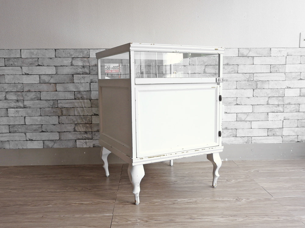 ヨーロピアンアンティークスタイル European Antique Style ガラスショーケース ディスプレイケース ホワイトペイント 猫脚 H88cm 店舗什器 シャビーシック  中古品 買い取りしました。