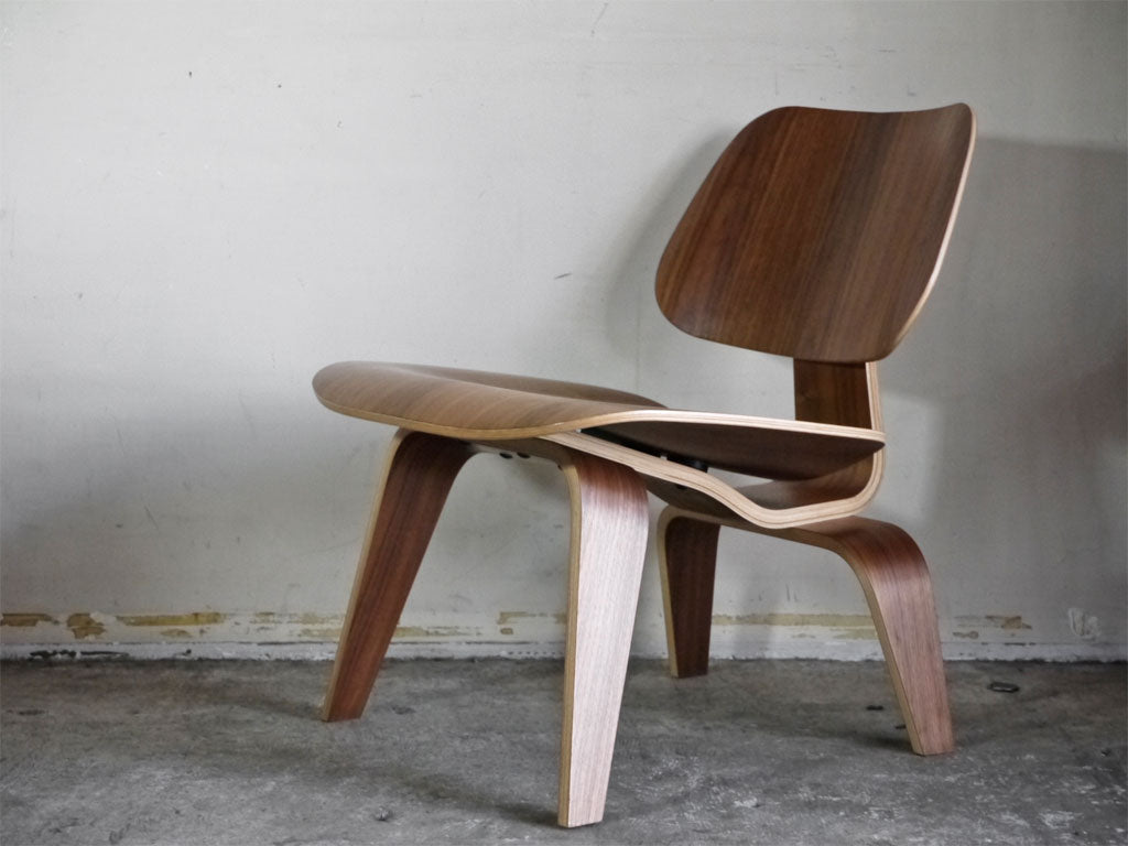 ハーマンミラー Herman Miller LCW ラウンジチェア ウッドレッグ Molded Plywood Lounge Chair ウォールナット C&Rイームズ ミッドセンチュリー 中古品 買い取りしました。