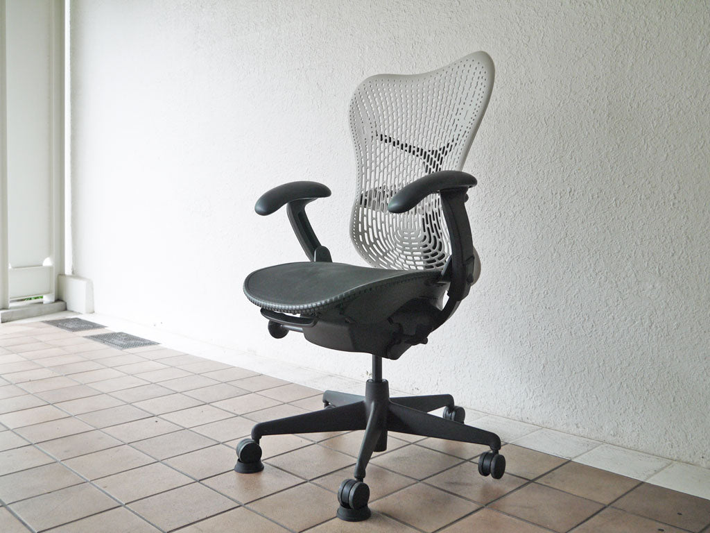 ハーマンミラー Herman Miller ミラチェア Mirra Chair アルパイン×グラファイトカラー スタジオ7.5 デスクチェ 中古品 買い取りしました。