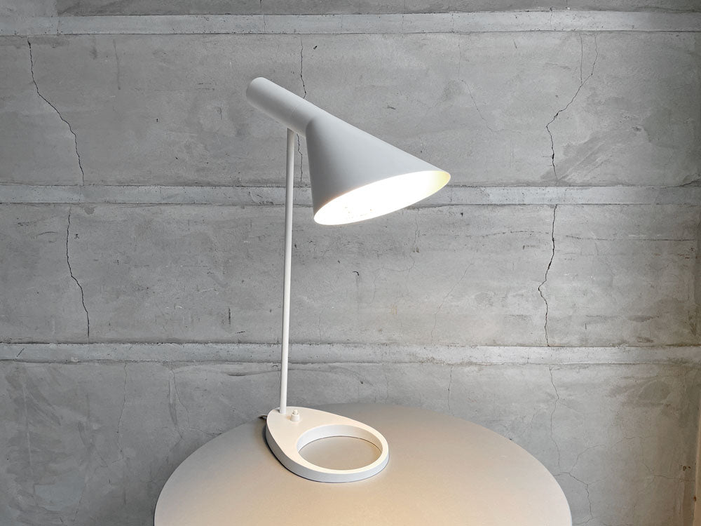 ルイスポールセン louis poulsen AJ テーブルランプ AJ Table Lamp ホワイト アルネ・ヤコブセン デンマーク 中古品 買い取りしました。
