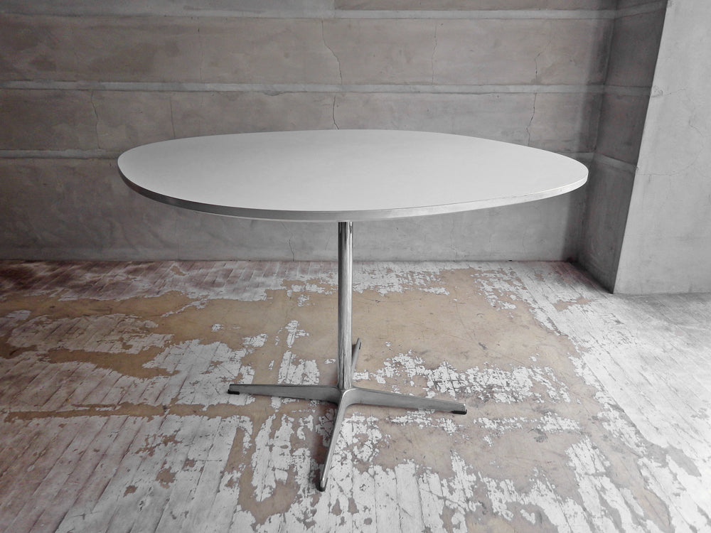 フリッツハンセン Fritz Hansen A603 Bテーブル スーパー円テーブル 4スターベース 白ラミネート アルミエッジ デンマーク 北欧モダン 2006年製 現行定価240,900円 中古品 買い取りしました。