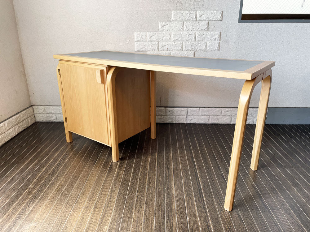 マグナスオルセン Magnus Olesen デスク 片袖机 リノリウム × ビーチ材 W130cm 扉収納 棚板高さ調整可 R・ティエセン＆J・ソーレンセン デンマーク 北欧ビンテージ  中古品  買い取りしました。
