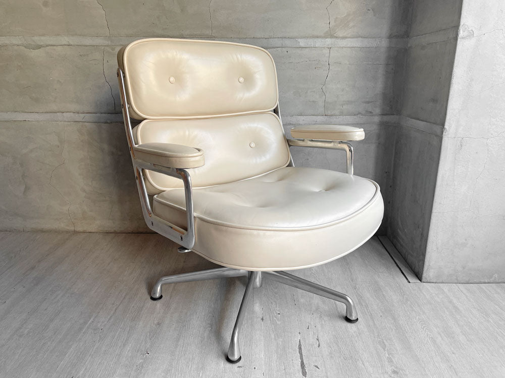 ハーマンミラー Herman Miller タイムライフ エグゼクティブチェア 5本脚 ホワイトレザー C&Rイームズ 定価￥828,300- 中古品 買い取りしました。