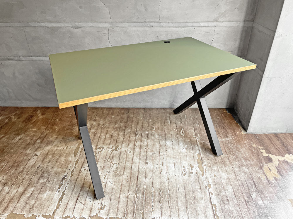 かなでもの KANADEMONO ザ・テーブル THE TABLE リノリウム Olive × X脚 Black Steel 配線孔 ワーキングテーブル デスク 定価\75,900- 中古品 買い取りしました。