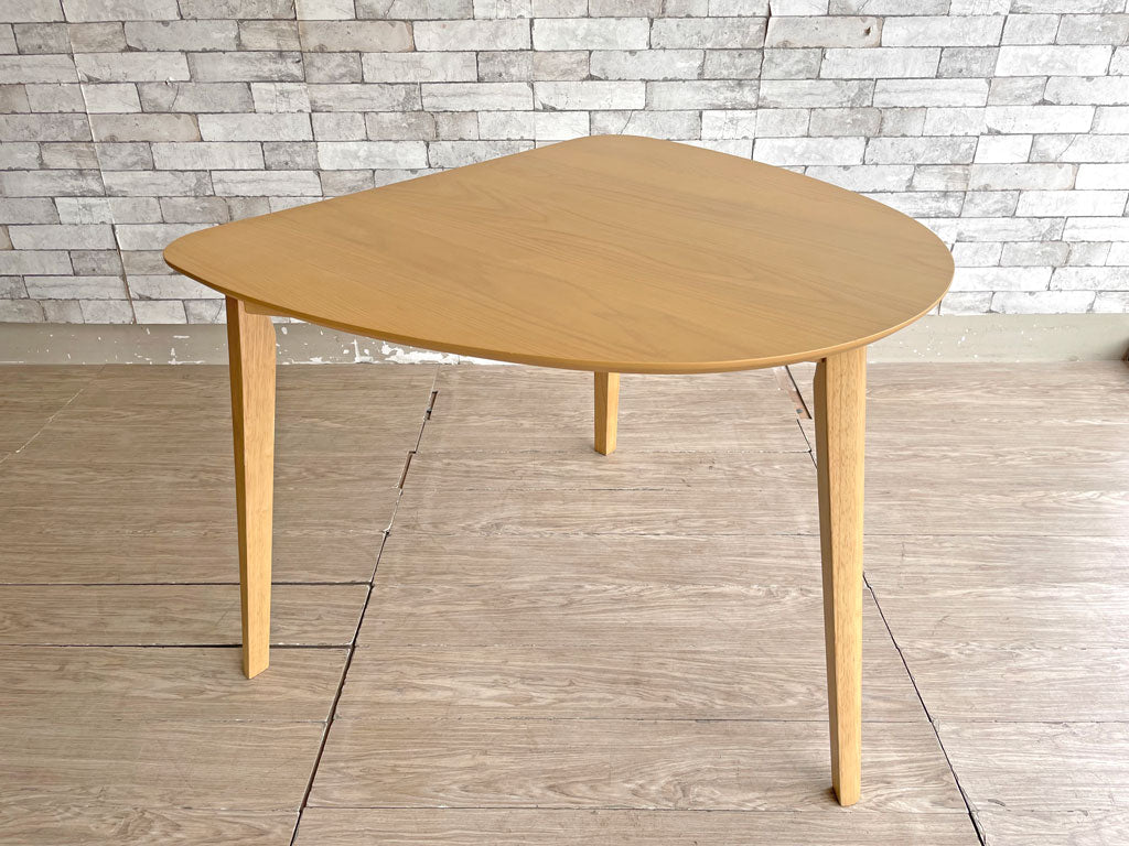 ビーカンパニー B-COMPANY ピングー ダイニングテーブル90 PINGU DININGTABLE 90 変形天板 三角テーブル 半円 三本脚 ナチュラル 中古品 買い取りしました。