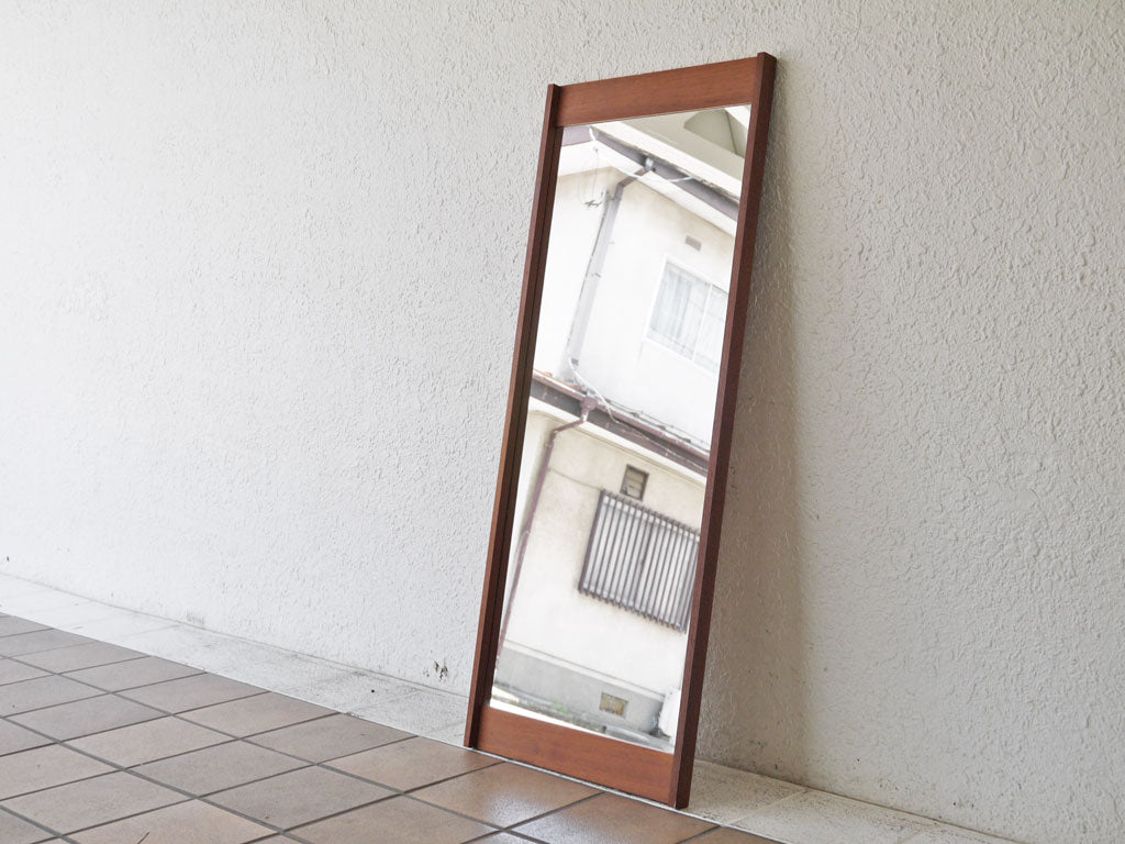 MOBELHUSET社 ビンテージ チーク材 ウォールミラー H103cm 壁掛け 鏡 ノルウェー 北欧家具 中古品 買い取りしました。