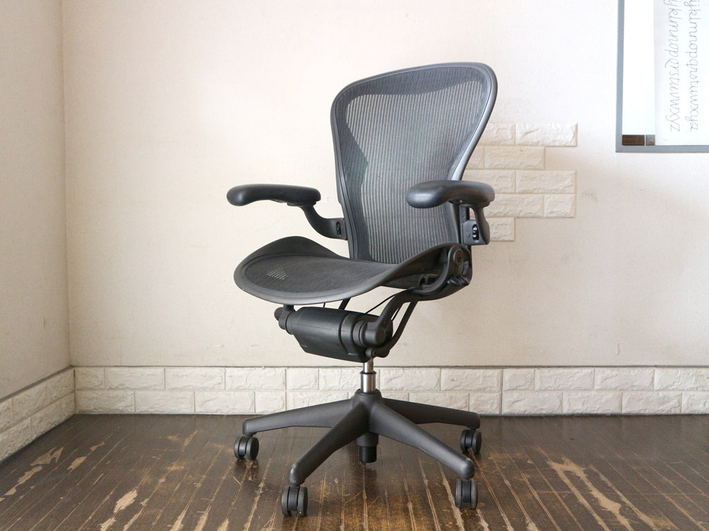 ハーマンミラー Herman Miller アーロンチェア Bサイズ グラファイトベース デスクチェア 現状特価品 中古品  買い取りしました。