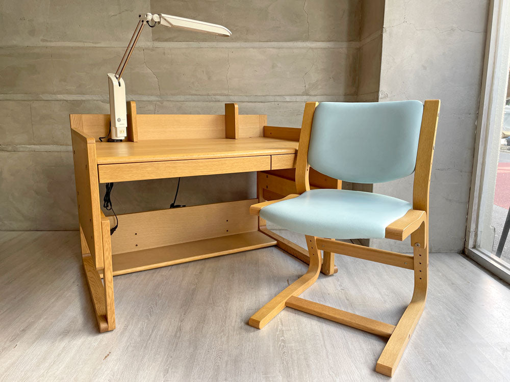 カリモク karimoku × ベネッセ Benesse 学びデスク & 成長チェアセット 蛍光灯スタンド付 オーク材  中古品 買い取りしました。