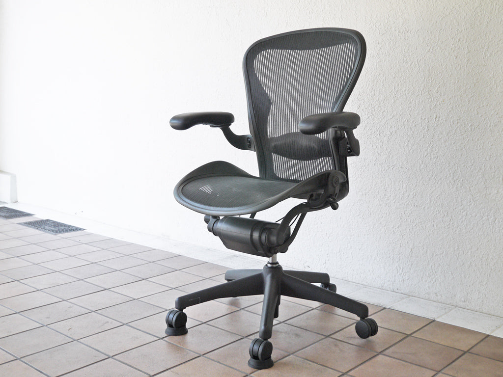 ハーマンミラー Herman Miller アーロンチェア Bサイズ ランバーサポート グラファイトベース デスクチェア フル装備 中古品 買い取りしました。