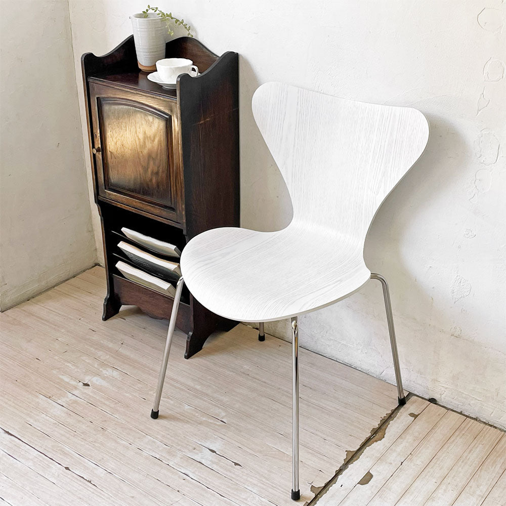 【下北沢店】フリッツハンセン Fritz Hansen アントチェア アリンコチェア 4本脚 カラードアッシュ ホワイト アルネ・ヤコブセン デンマーク 北欧家具 買取させていただきました。