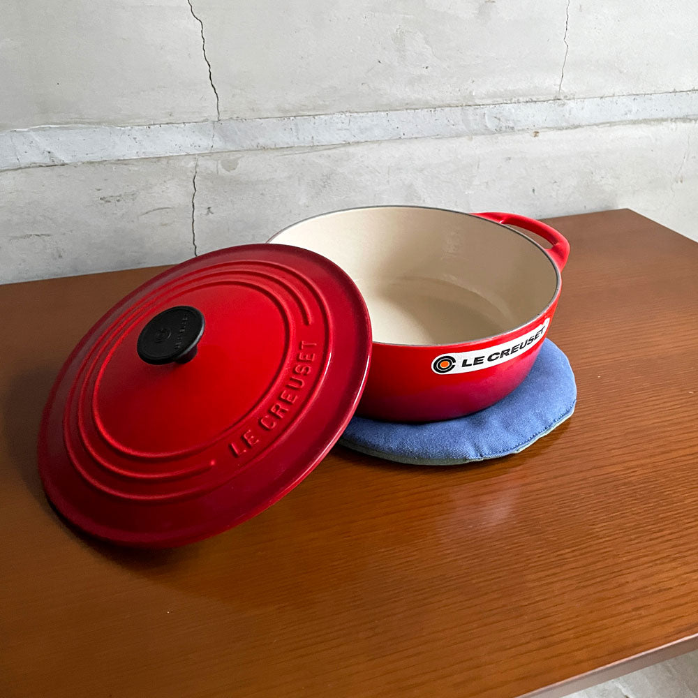 【学芸大学店】ル・クルーゼ LE CREUSET シグニチャー ココット ロンド チェリーレッド 22cm 両手鍋 鋳物 フランス 定価￥45,100- ♪ 買取させていただきました。