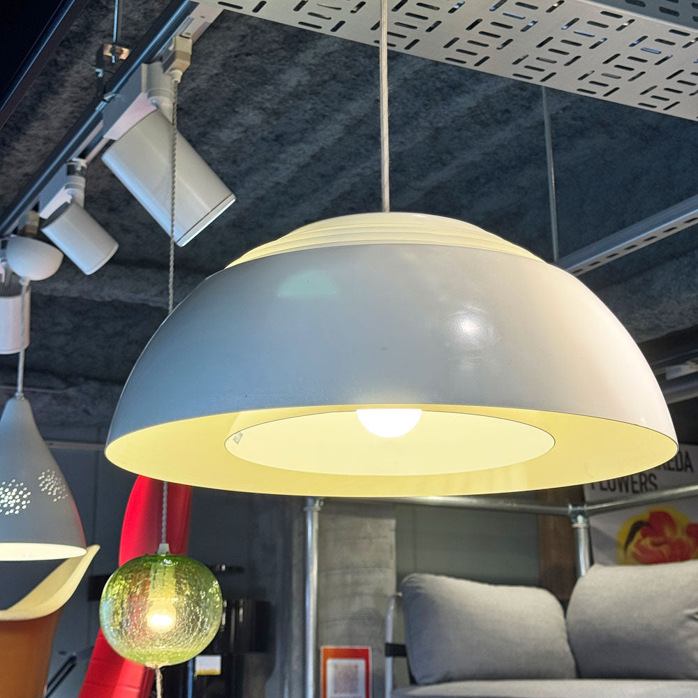 ルイスポールセン Louis Poulsen AJロイヤル AJ ROYAL 500 ホワイト アルネ・ヤコブセン Arne Jacobsen 4灯 ペンダントライト 名作 旧仕様～SASロイヤルホテルから生まれた、静かで美しいペンダントライト～