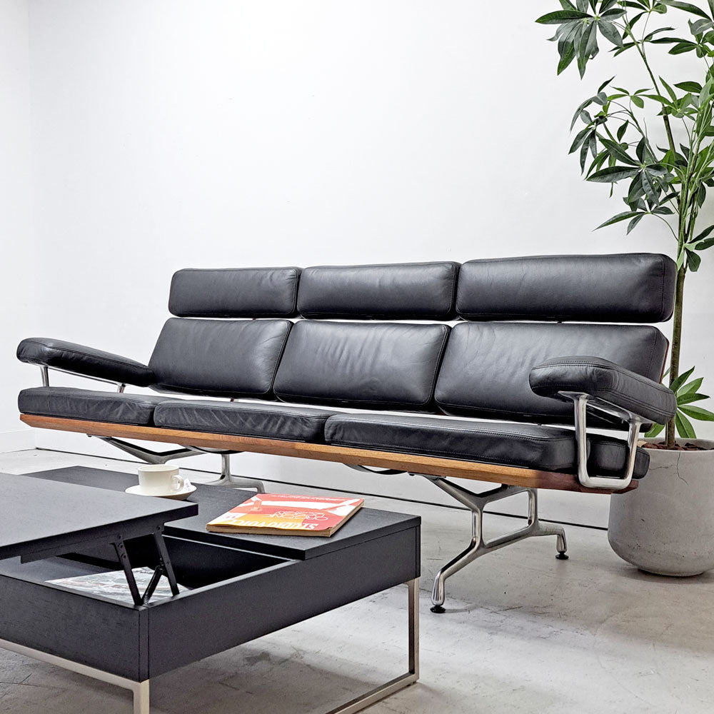 【祖師ヶ谷大蔵店】ハーマンミラー Herman Miller イームズソファ Eames Sofa 3シーター ウォールナット材 レザー ブラック C&R. イームズ ミッドセンチュリー 買取させていただきました。