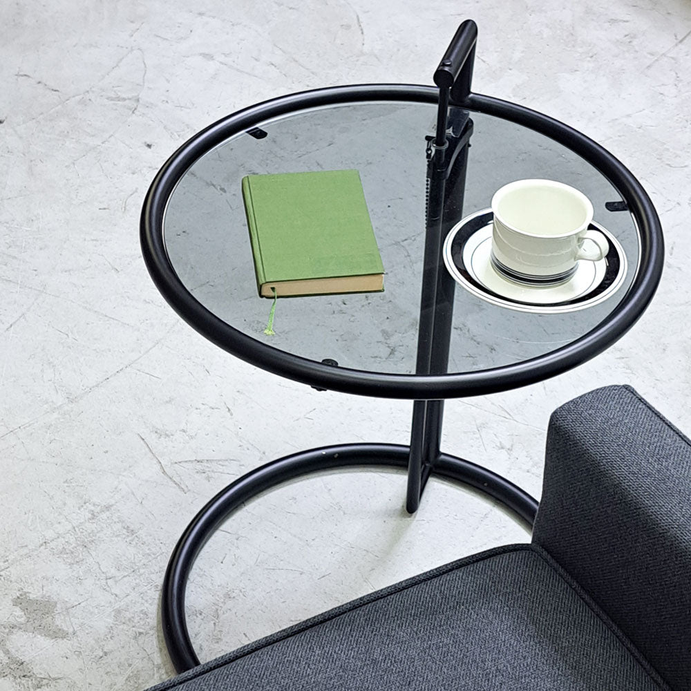 クラシコン ClassiCon アジャスタブルテーブル E1027 サイドテーブル ガラストップ マットブラック アイリーン・グレイ Eileen Gray 定価￥217,800- ～才能の杭～