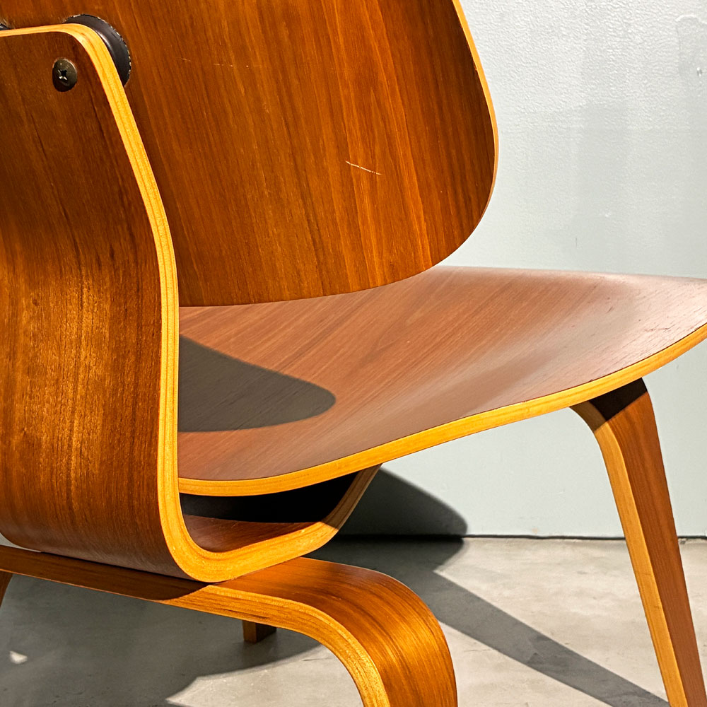 ハーマンミラー Herman Miller プライウッドラウンジチェア LCW ウッドレッグ ウォールナット C&R イームズ ミッドセンチュリー 2007年製～初めて飛ぼうとした椅子～