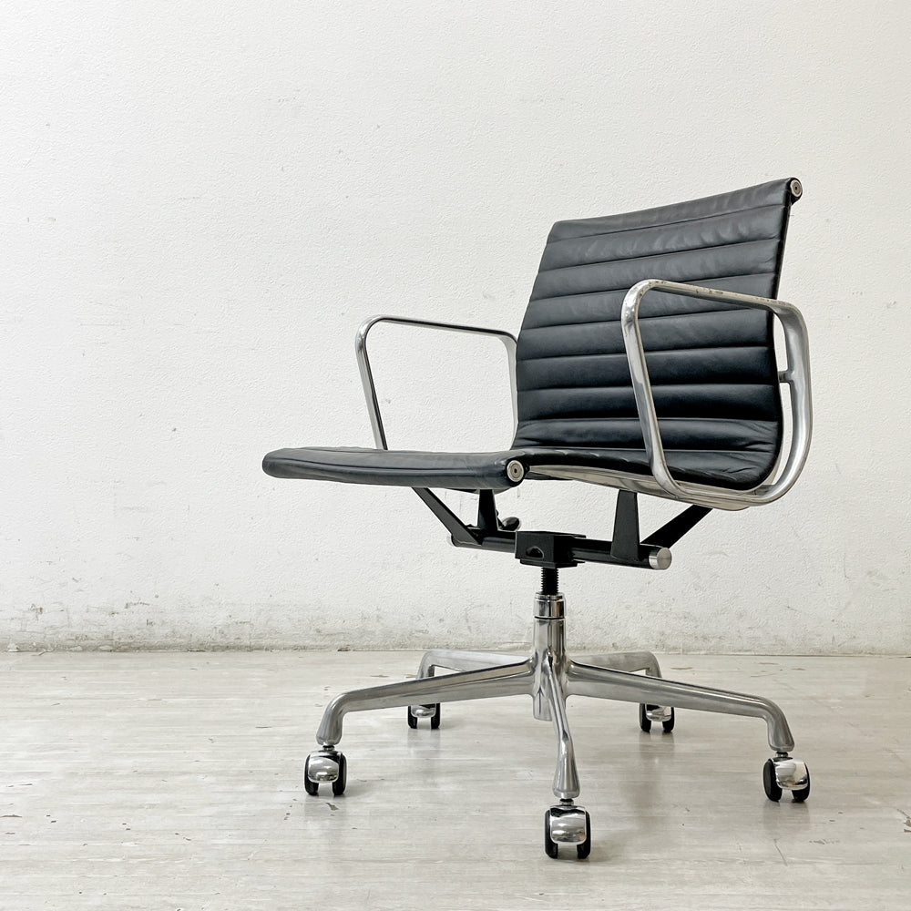【祖師ヶ谷大蔵店】ハーマンミラー Herman Miller アルミナムグループ マネジメントチェア 本革 ブラック 5本脚 キャスター付 C&R イームズ 買取させていただきました。