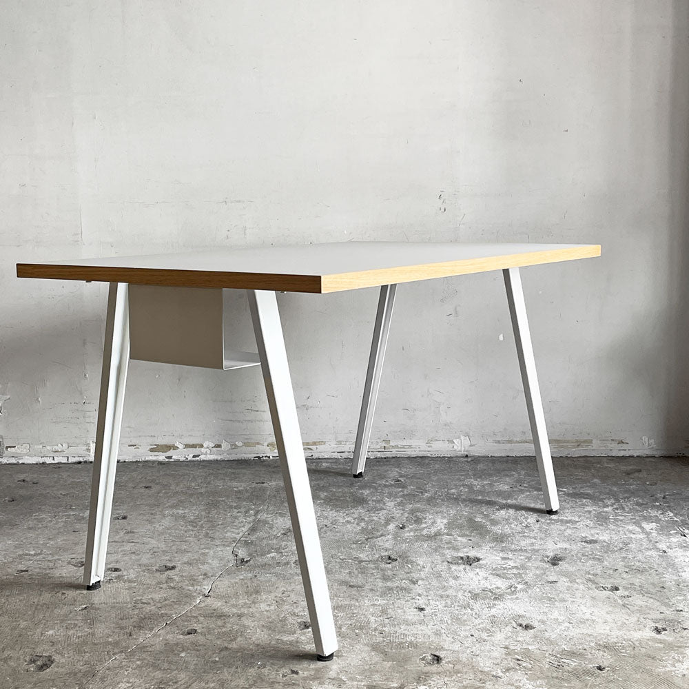 【自由が丘店】かなでもの KANADEMONO ザ・テーブル THE TABLE リノリウム天板 デスク W120cm × Slimline脚 ホワイト 買取させていただきました。